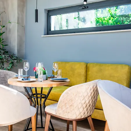 Reverence Boutique 3*