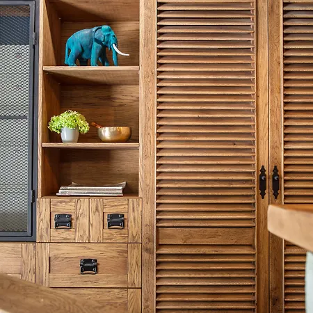 Reverence Boutique فارنا