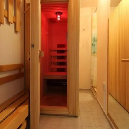 Reverence Boutique فارنا