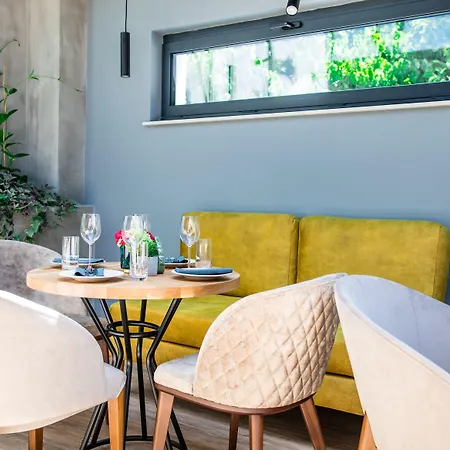 Reverence Boutique فندق