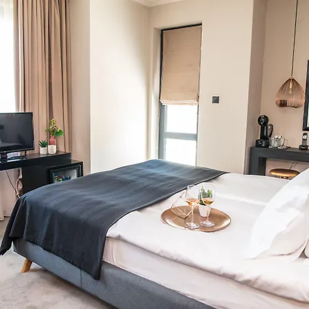 Reverence Boutique 3* فارنا