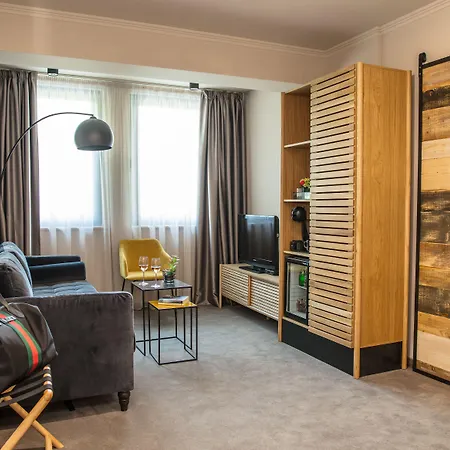 Reverence Boutique فارنا