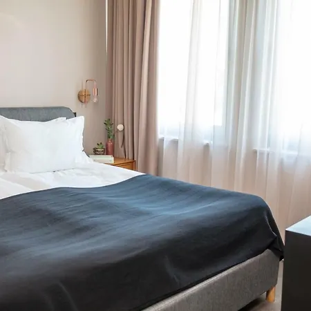 Reverence Boutique فارنا