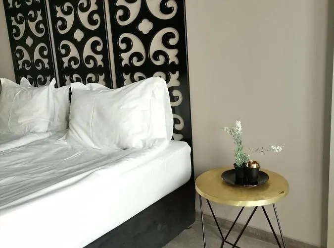 Reverence Boutique 3*