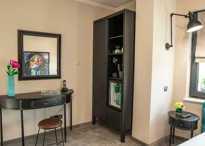 Reverence Boutique 3*