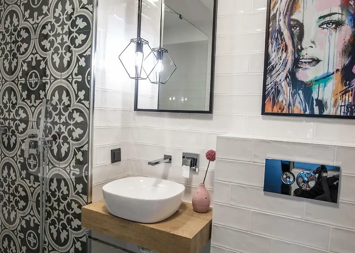 Reverence Boutique 3*