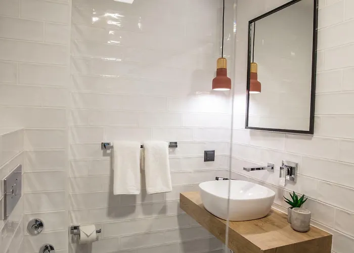 Reverence Boutique 3*