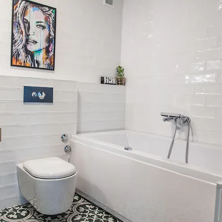 Reverence Boutique 3* Warna