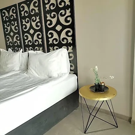 Reverence Boutique 3* Warna